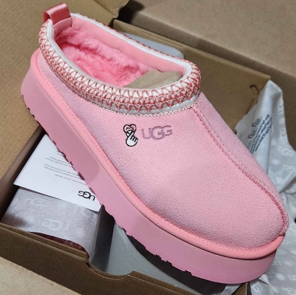 UGG Women's Tazz Love 25